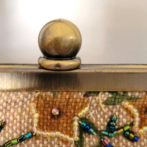 Vintage Floral Embroidered Handbag - Picture 4 of 8